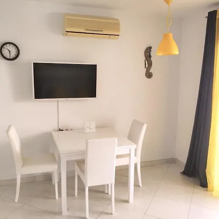 Apartment Port Royal Lounge Terrace, One Bedroom Apartment, Heated Pool, Wifi *